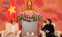 Presidenta del Parlamento vietnamita recibe a la embajadora de España en Hanoi