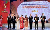 Vietnam entrega premios en elogio a las obras sobre el reforzamiento partidista