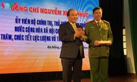 Primer ministro de Vietnam se reúne con fuerzas armadas de la ciudad de Da Nang