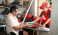 Cruz Roja de Vietnam sigue con apoyo económico a las víctimas del desastre natural en zona norteña