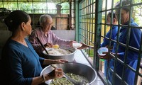Cocina humanitaria alegra el corazón de los pacientes pobres en Soc Trang