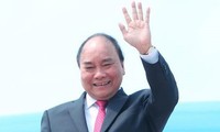 Jefe de Ejecutivo de Vietnam participa en la primera feria de importación de China
