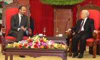 Máximo dirigente de Vietnam recibe al primer ministro francés 