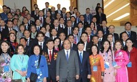 Primer ministro de Vietnam recibe a coterráneos en ultramar en vísperas del Tet 2019