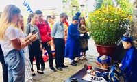 Ambiente festivo de nueva primavera 2019 reina en Vietnam