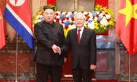 Presidente norcoreano recibido por el máximo líder de Vietnam