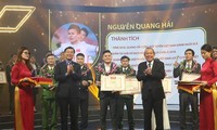 Vietnam honra a los diez jóvenes más destacados en 2018