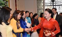 Máxima dirigente del Legislativo de Vietnam se reúne con compatriotas en Bélgica