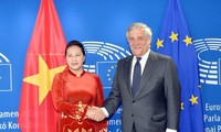 Líder del Legislativo de Vietnam conversa con presidente del Parlamento Europeo