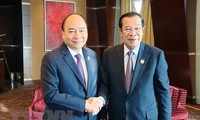 Jefe de Ejecutivo de Vietnam se reúne con su homólogo camboyano 