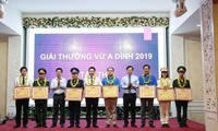 Vietnam honra los aportes de jóvenes étnicos al desarrollo nacional