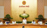 Reunión ordinaria del Gobierno debate panorama económico de Vietnam