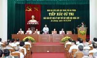 Jefe del Gobierno vietnamita se reúne con electores de Hai Phong 