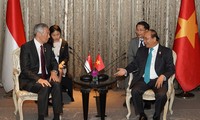 Primer ministro vietnamita se reúne con altos dirigentes de países participantes en 34 Cumbre de la Asean