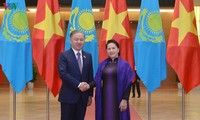 Vietnam y Kazajistán impulsan cooperación en economía y comercio 