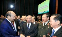 Primer ministro de Vietnam asiste al 65 aniversario de la escuela de cadetes para los compatriotas del Sur