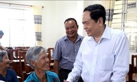 Altos dirigentes de Vietnam siguen con actividades de apoyo a compatriotas necesitados por el Tet 2020
