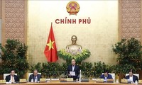 Gobierno de Vietnam por minimizar perjuicios del nuevo coronavirus a la economía nacional