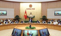 Vietnam concreta medidas para superar dificultades socioeconómicas por Covid-19 