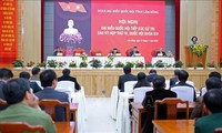 Altos oficiales de Vietnam en encuentro con electores