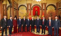 El máximo líder de Vietnam se reúne con dirigentes en funciones y jubilados del país
