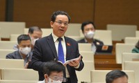 El Parlamento analiza el plan de reestructuración económica de Vietnam para el período 2021-2025