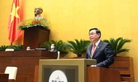 Máximos dirigentes de Vietnam asisten al acto de clausura del segundo período de sesiones parlamentarias