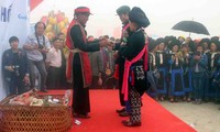 El rito “Pái tòng”, una ceremonia indispensable en las bodas de la comunidad étnica Dao Khau  
