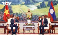El presidente del Parlamento vietnamita continúa su agenda en Laos