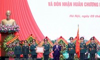 El jefe de Estado felicita la profesionalidad de la Agrupación 11 en el sector de la construcción militar