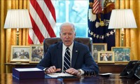 Joe Biden promulga ley para enfrentar el cambio climático