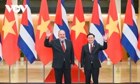 Presidente del Parlamento vietnamita recibe al primer ministro cubano
