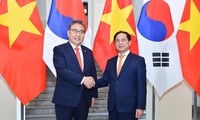 Ministro de Relaciones Exteriores de Corea del Sur sostiene conversación con su homólogo vietnamita