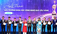 Vietnam premia a individuos con logros tecnológicos destacados