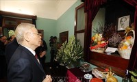 El máximo líder político de Vietnam rinde homenaje al presidente Ho Chi Minh