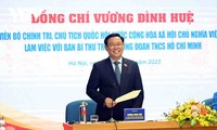 El sector joven de Vietnam será pionero en la transformación digital nacional, afirma el presidente del Parlamento