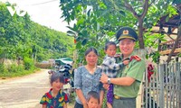 Duong Hai Anh, el primer teniente de las Fuerzas de Seguridad Pública que nutre el corazón con actos benéficos