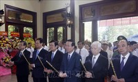 Líderes y exdirigentes del Partido Comunista y el Estado homenajean al presidente Ton Duc Thang