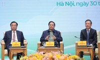 Primer Ministro Pham Minh Chinh dialoga con agricultores