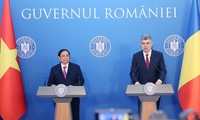 Conferencia de prensa conjunta entre los Primeros Ministros de Vietnam y Rumanía