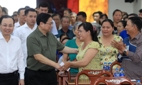 Primer Ministro visita a compatriotas meritorios y con precariedad en la ciudad de Can Tho