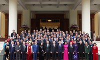 Presidente de Vietnam se reúne con representantes de intelectuales, científicos, escritores y artistas