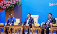 Primer Ministro de Vietnam invita a la juventud a abanderar la transformación digital  