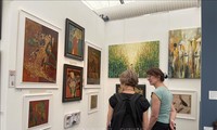 Pinturas vietnamitas impresionan a visitantes en feria internacional de arte de Londres