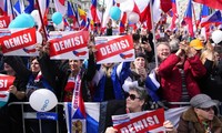Cientos de personas en Praga protestan contra la guerra en Ucrania