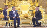 El presidente To Lam se entrevista con el rey camboyano Norodom Sihamoni