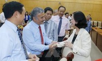 Felicitan a nuevos embajadores y cónsules generales vietnamitas en ultramar 