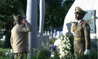 Asiste Raúl Castro a ceremonia en homenaje a Fidel en cementerio Santa Ifigenia 