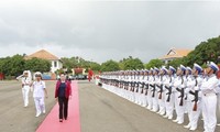Líder parlamentaria de Vietnam visita unidades navales en Khanh Hoa