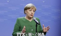 Angela Merkel promete trabajar con los socialdemócratas para “el bien de Alemania”